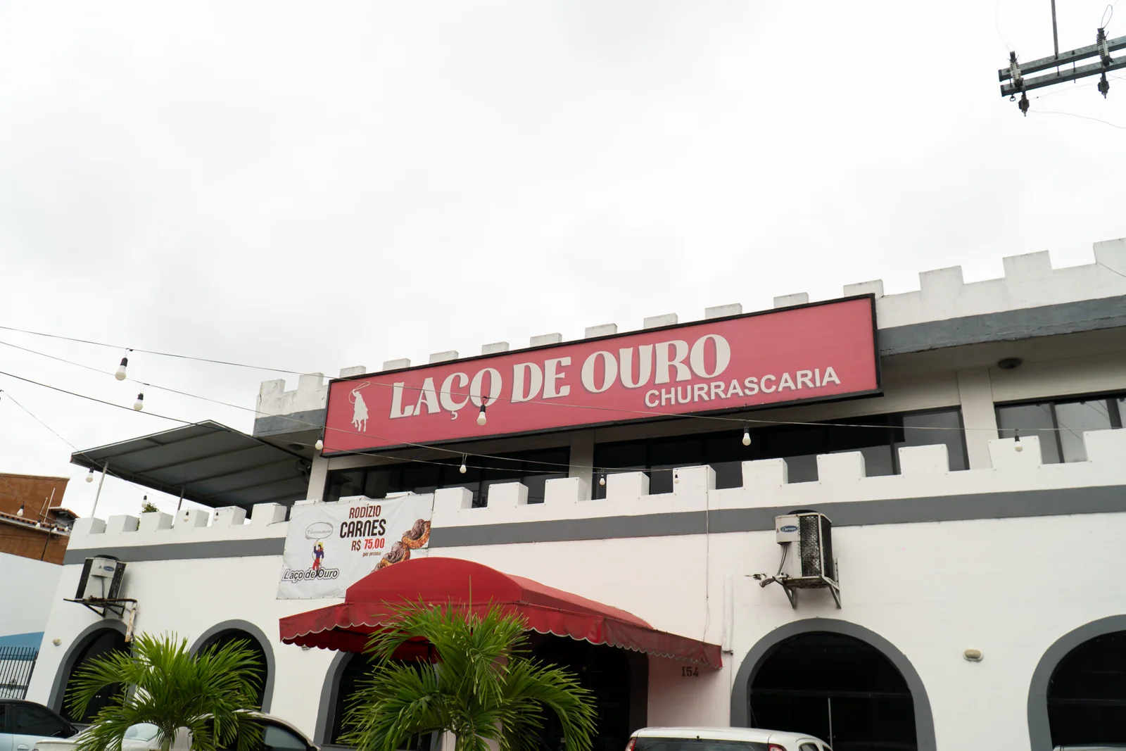 Fachada da Laço de Ouro em Taquara · churrascaria gaúcha desde 1995