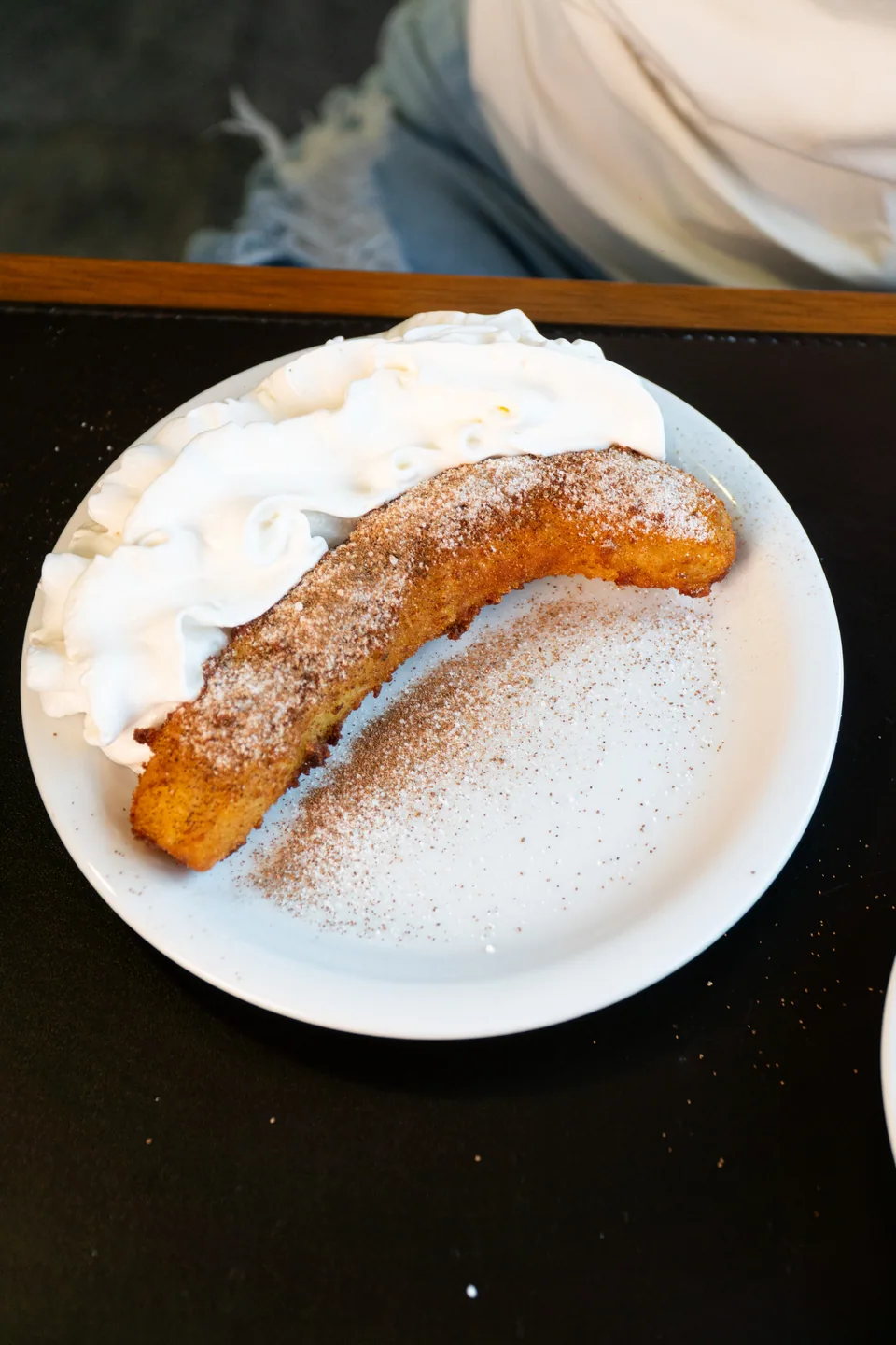 Banana à milanesa com canela e chantilly · clássica gaúcha